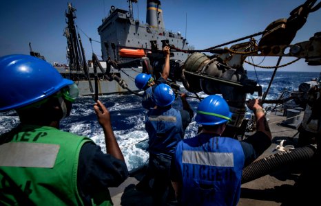 USS Carney Conducts Underway Replenishment (29072576417)