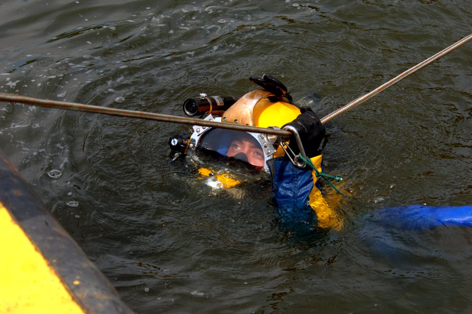 US Navy 070808-N-3093M-012 Navy Diver 2nd Class Noah Gottesman of Mobile Diving and Salvage Unit (MDSU) 2 from Naval Amphibious Base Little Creek, Va., hangs off a line to stay on the surface during a salvage dive