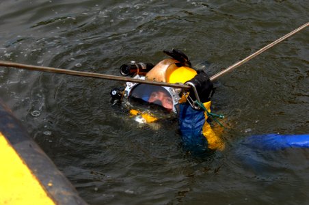 US Navy 070808-N-3093M-012 Navy Diver 2nd Class Noah Gottesman of Mobile Diving and Salvage Unit (MDSU) 2 from Naval Amphibious Base Little Creek, Va., hangs off a line to stay on the surface during a salvage dive