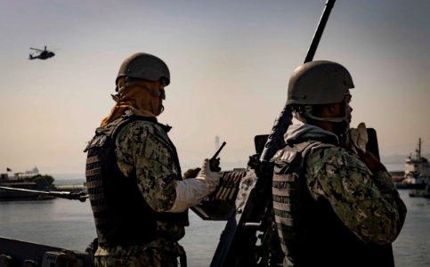 USS Carney Arrives in Algiers (43709107272)