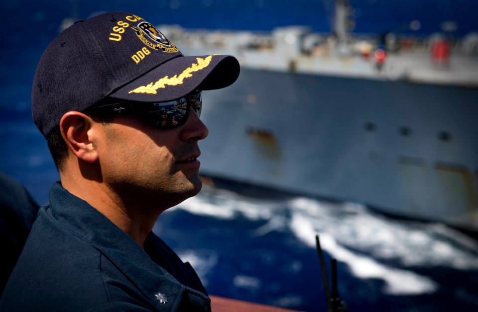 USS Carney Conducts Underway Replenishment (43103730745)