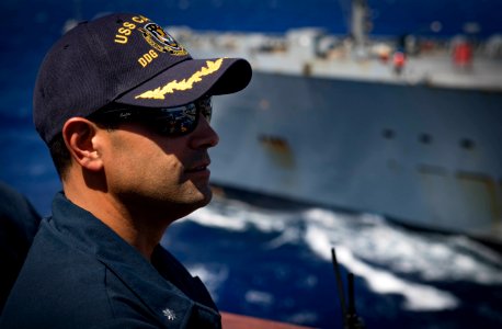 USS Carney Conducts Underway Replenishment (43103730745)