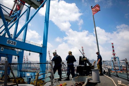 USS Carney Arrives in Haifa, Israel (30008866048)