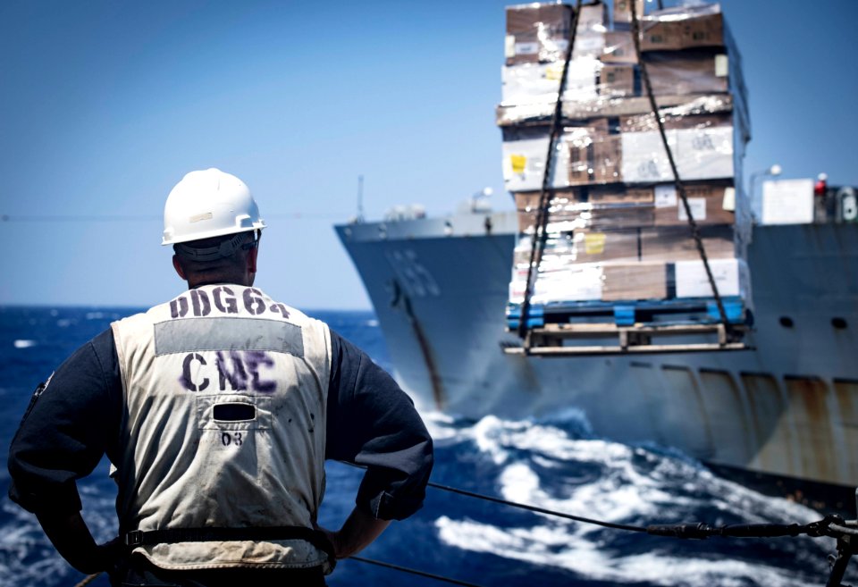 USS Carney Conducts Underway Replenishment (42200619100)