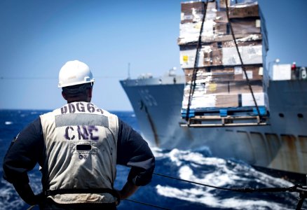 USS Carney Conducts Underway Replenishment (42200619100)