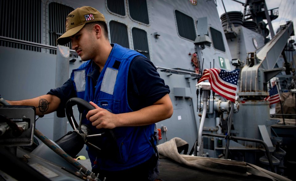 USS Carney (44213905411)