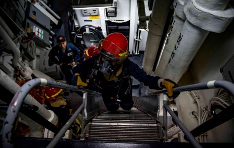 USS Carney Conducts General Quarters Drill (42916721915)