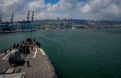 USS Carney Arrives in Haifa, Israel (30008868458)