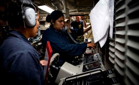 USS Carney (44295834452)
