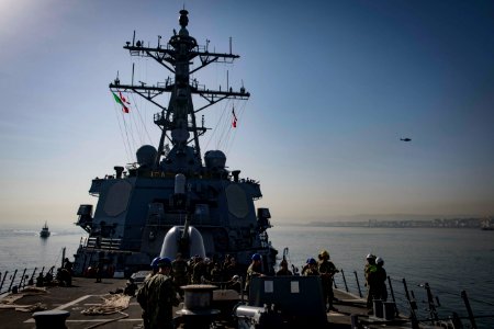 USS Carney Arrives in Algiers (43041253184)