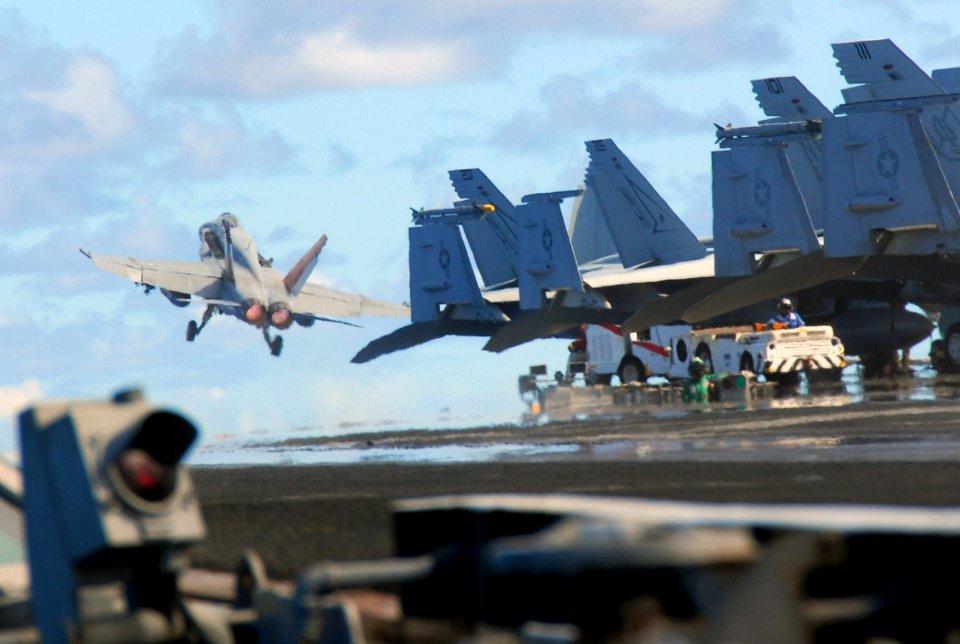US Navy 070808-N-9760Z-031 An F-A-18F Super Hornet, assigned to the