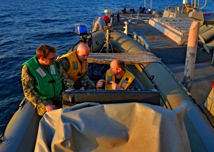 USS CARNEY (DDG 64) 131128-N-FO359-031 (11494417055)