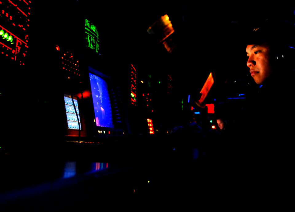 US Navy 070809-N-3541A-018 Sonar Technician (Guided Missile) 1st Class Marcelo Cadiente monitors the surface search radar in the combat information center aboard the USS Paul Hamilton (DDG 60)