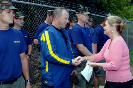 US Navy 070811-N-3093M-014 Minnesota Senator, Julianne E. Ortman personally thanks Chief Navy Diver Raymond Lawrence of Mobile Diving and Salvage Unit (MDSU) 2 for his efforts in the wake of the I-35 bridge collapse