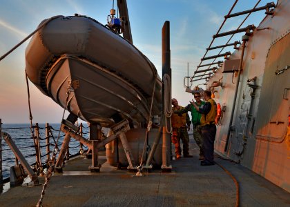 USS CARNEY (DDG 64) 131128-N-FO359-224 (11494469916)