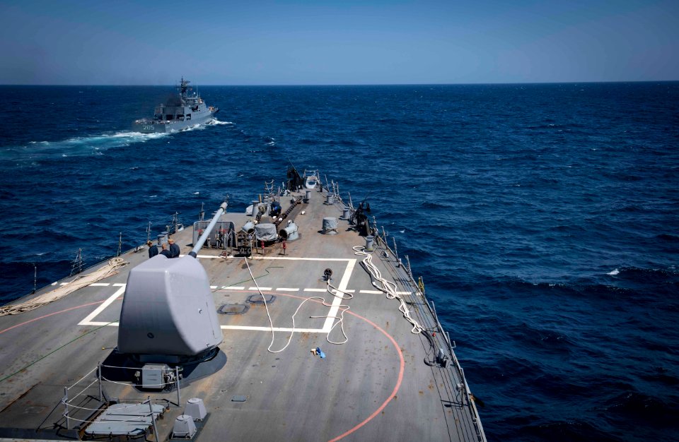 USS Carney (43432952314)