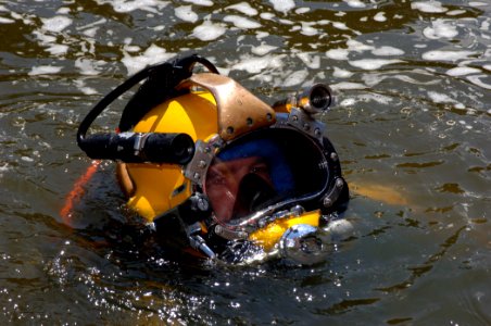 US Navy 070811-N-3093M-009 Chief Navy Diver Scott Maynard attached to Mobile Diving and Salvage Unit (MDSU) 2 from Naval Amphibious Base Little Creek, Va., prepares to leave the surface on a salvage dive in the Mississippi Rive
