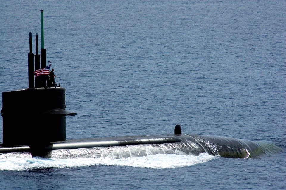 US Navy 070814-N-7883G-022 USS Key West (SSN 722) transit alongside USS Kitty Hawk (CV 63) during Valiant Shield's photo exercise