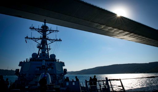 USS Carney (29074663567)