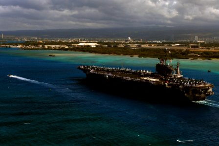 US Navy 070820-N-2659P-448 Nimitz-class aircraft carrier USS John C. Stennis (CVN 74) prepares to pull into Pearl Harbor