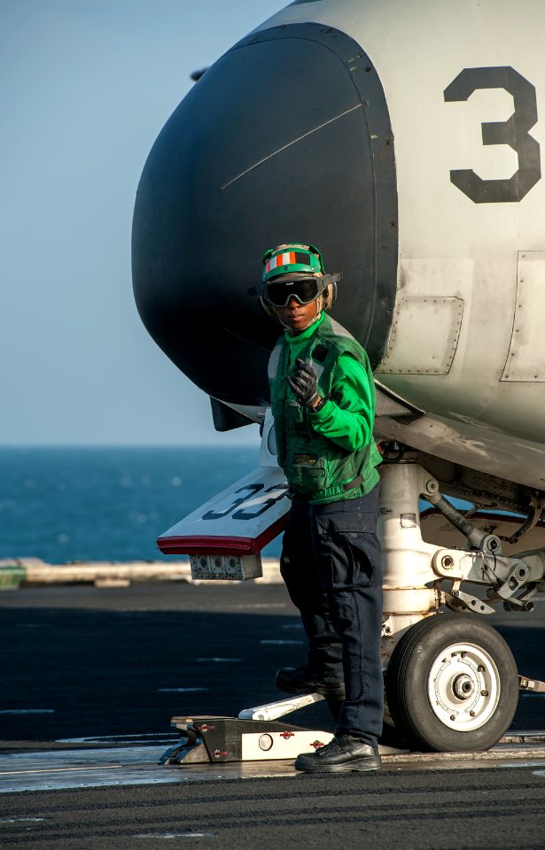 USS Carl Vinson supports Operation Inherent Resolve 141204-N-TP834-172