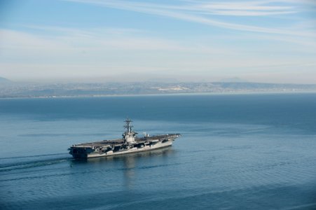 USS Carl Vinson underway in the Pacific Ocean. (8448064136)
