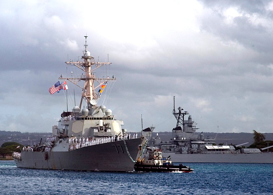 US Navy 070820-N-0995C-012 Guided-missile destroyer USS O'Kane (DDG 77) passes by decommissioned battleship USS Missouri (BB 63) as she returns to her homeport at Naval Station Pearl Harbor after a seven-month deployment