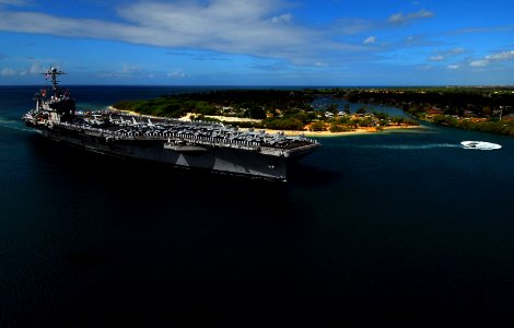 US Navy 070820-N-0684R-223 Nimitz-class aircraft carrier USS John C. Stennis (CVN 74) prepares to pull into Pearl Harbor