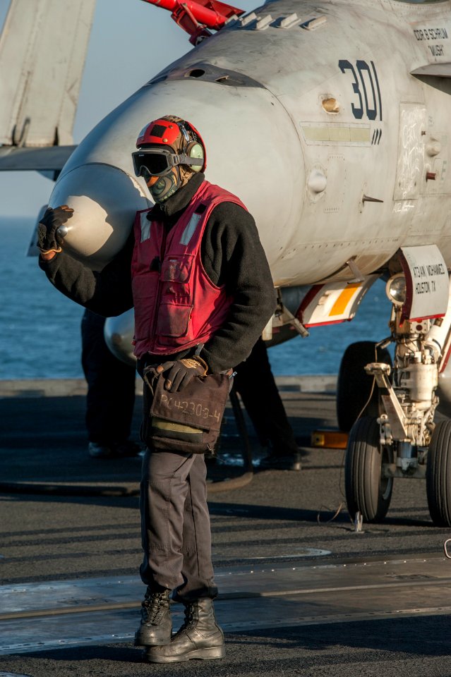 USS Carl Vinson supports Operation Inherent Resolve 150113-N-TP834-516