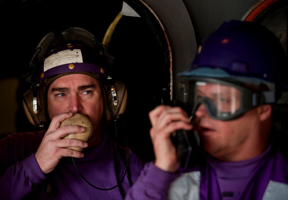USS Carl Vinson takes on supplies DVIDS355437