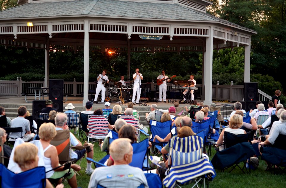 US Navy 070822-N-3271W-003 The U.S. Navy Band Horizon, attached to Naval Station Great Lakes, plays for a large gathering at the Carmel City Center