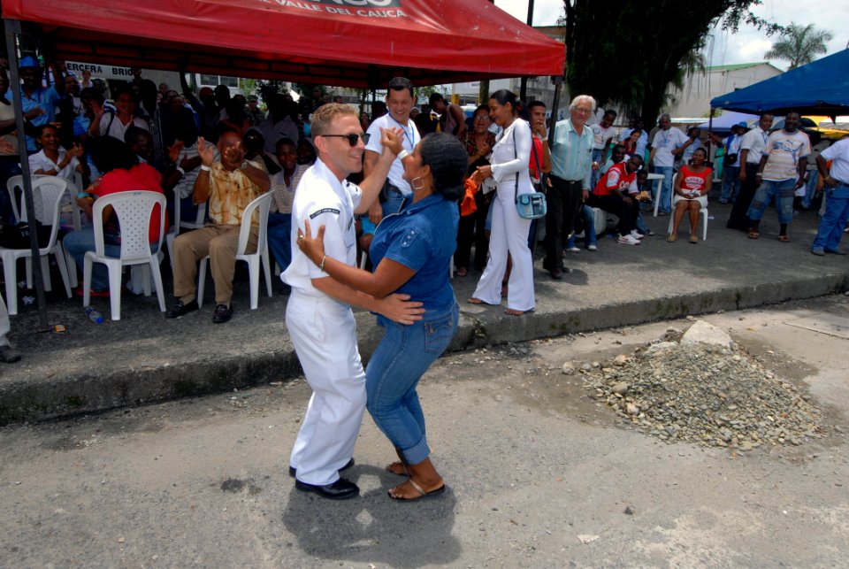 US Navy 070823-N-8704K-045 Musician 3rd Class David Betz, U.S. Navy Showband guitarist attached to the Military Sealift Command hospital ship USNS Comfort (T-AH 20), dances with Maria Valencia during a band performance in downt