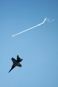 US Navy 070823-N-3136P-046 An F-A-18F Super Hornet, assigned to Strike Fighter Squadron (VFA) 102, fires off its flares while performing evasive maneuvers during an air power demonstration