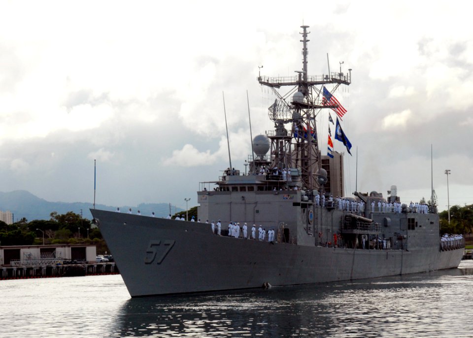 US Navy 070824-N-9758L-183 Oliver Hazard Perry-class guided-missile frigate USS Reuben James (FFG 37) departs from her homeport of Naval Station Pearl Harbor