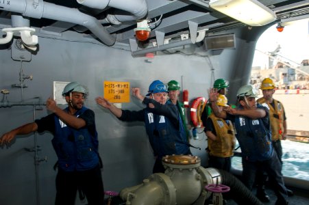 USS Carl Vinson replenishment 150107-N-HD510-016