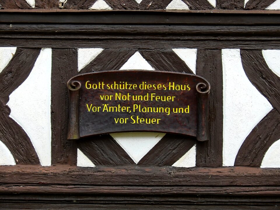 Building wall saying