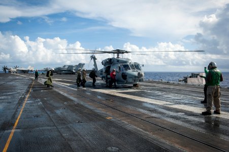 USS Carl Vinson operations 140913-N-HD510-080