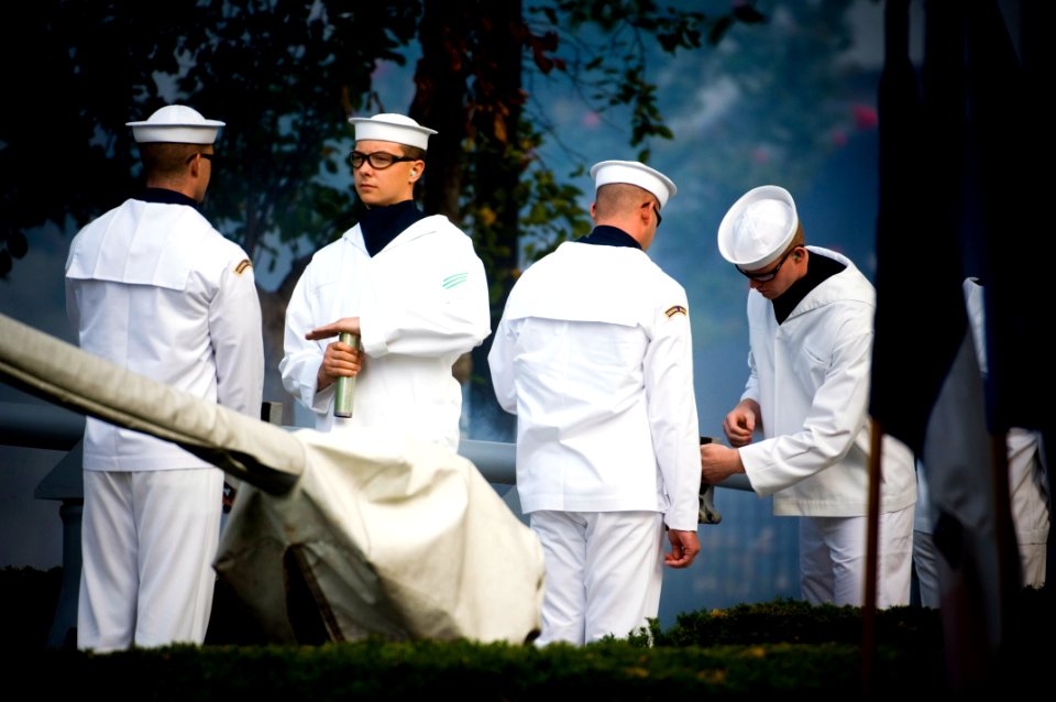 US Navy 070824-N-0696M-087 Members of the First Division of the U.S. Navy Ceremonial Guard fire a 21-gun salute during the full honors welcoming ceremony for Adm. Vladimir Masorin, commander in chief of the Russian Navy, at Was