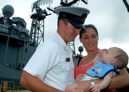 US Navy 070824-N-0879R-005 A senior chief petty officer aboard Oliver Hazard Perry-class guided-missile frigate USS Reuben James (FFG 37) says goodbye to his family before departing for a Western Pacific deployment
