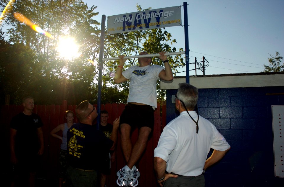 US Navy 070827-N-1805P-003 Retired Lt. Cmdr. Mike Naus, right, and Chief Boatswain's Mate Rick Heilman encourage Naval Special Warfare-Navy Special Operations (NSW-NSO) recruit candidate Chris Hilton during a Physical Scr