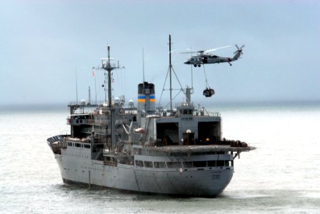 US Navy 070827-N-8704K-053 An MH-60S Seahawk, from Helicopter Sea Combat Squadron 28, prepares to transport cargo from Military Sealift Command (MSC) supply ship USNS Saturn (T-AFS 10) to MSC hospital ship USNS Comfort (T-AH 20