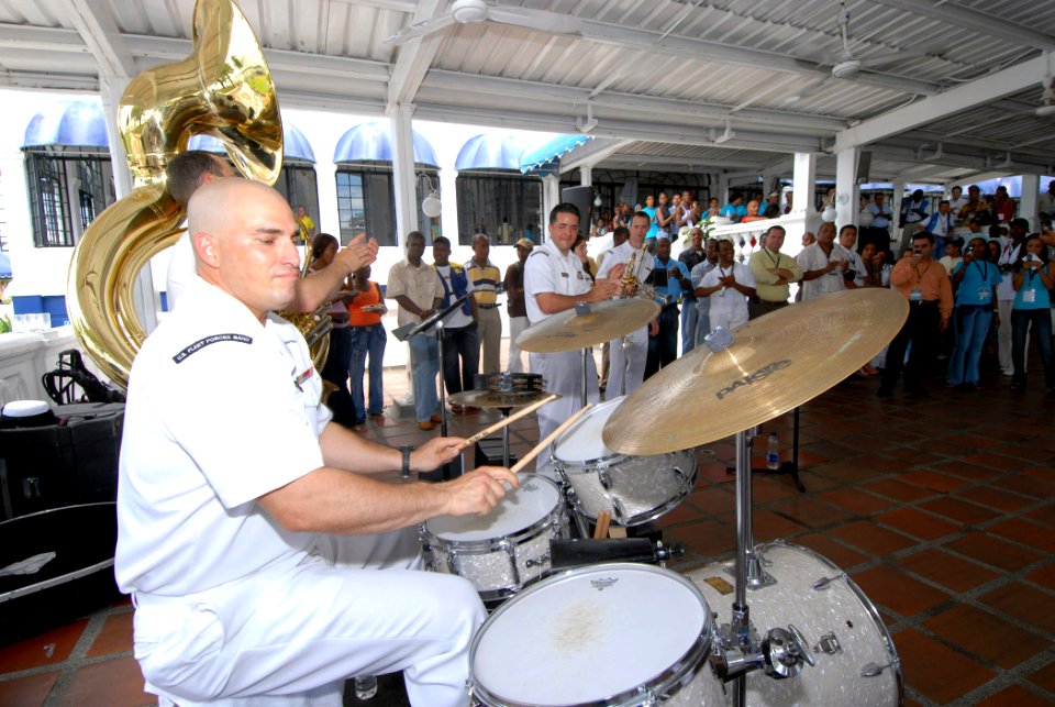 US Navy 070823-N-8704K-070 Musician 2nd Class Oscar Munoz, U.S. Navy Showband drummer attached to the Military Sealift Command hospital ship USNS Comfort (T-AH 20), performs with the band at the Estacion Hotel in downtown Buena