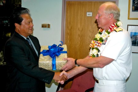 US Navy 070829-N-6410J-120 Adm. Robert F. Willard, commander of U.S. Pacific Fleet, presents a gift to the Republic of Marshall Islands President Kessai Note during a visit to the capitol