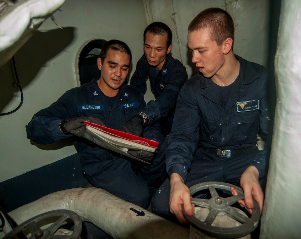 USS Carl Vinson operations 140929-N-TP834-103