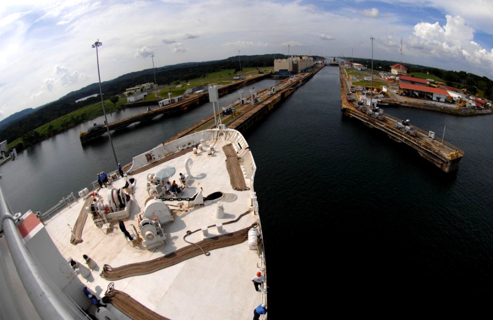 US Navy 070830-N-0194K-365 The Military Sealift Command hospital ship USNS Comfort (T-AH 20) enters the Gatun Locks while transiting through the Panama Canal