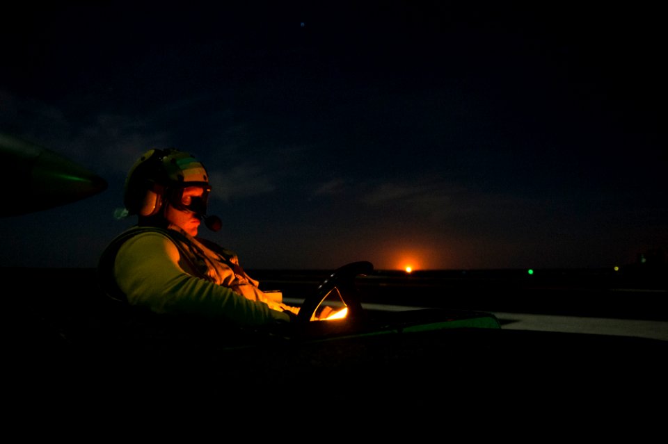 USS Carl Vinson night flight operations 141105-N-TR763-067