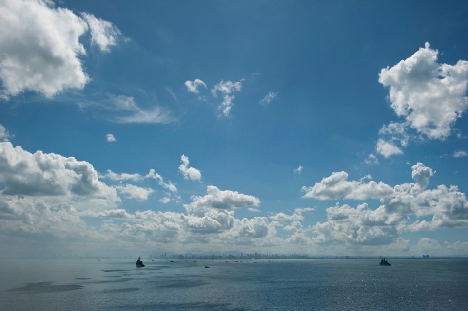 USS Carl Vinson in Philippines 110515-N-DR144-374
