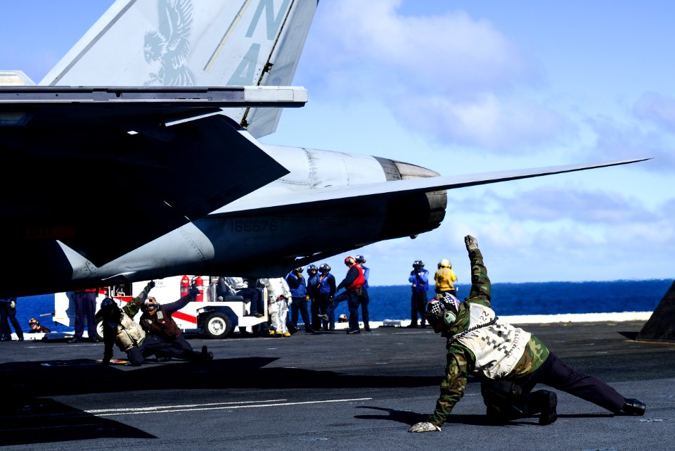 USS Carl Vinson operatiions 140203-N-TP834-362