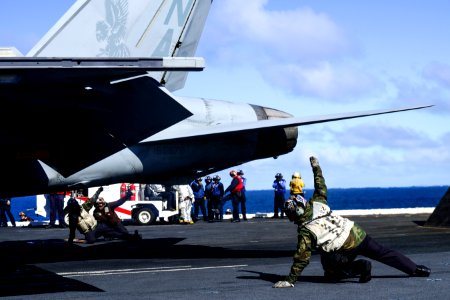 USS Carl Vinson operatiions 140203-N-TP834-362