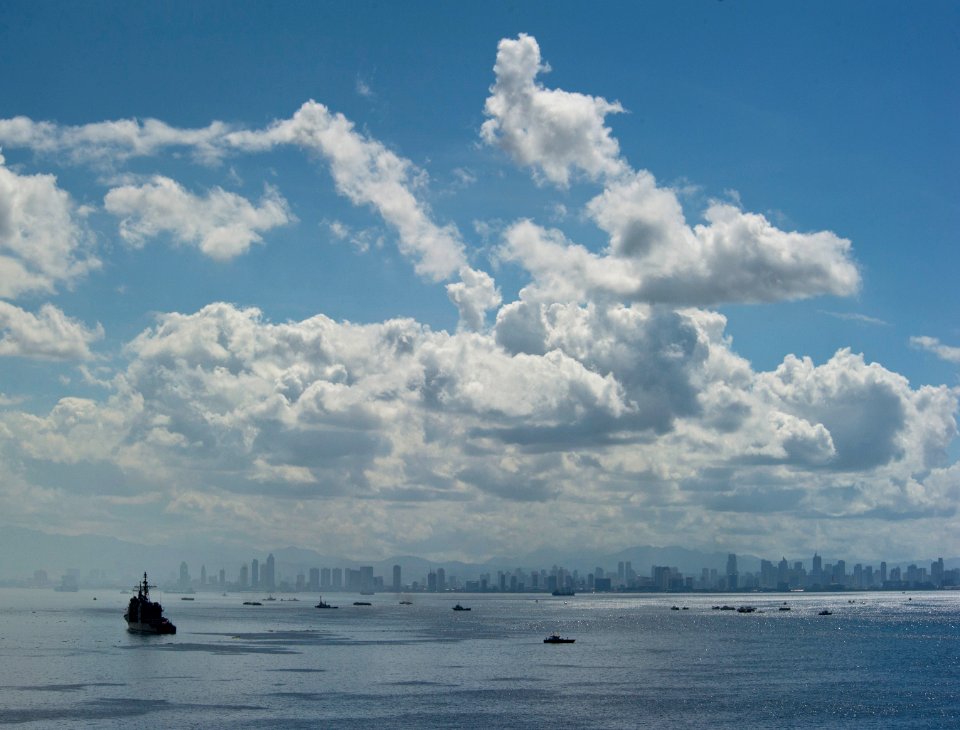 USS Carl Vinson in Philippines 110515-N-DR144-363